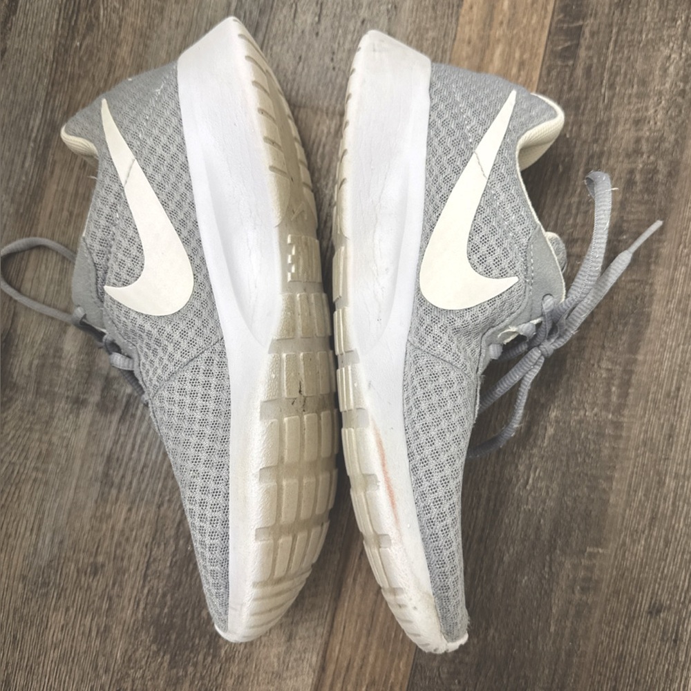Nike Tanjun Grey Women's Running Shoes Sneakers Size US 8 EU 39